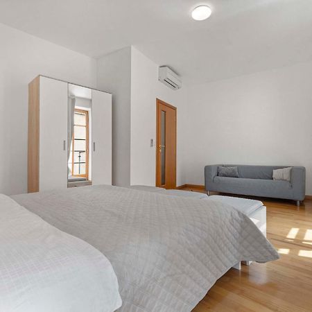 Charming Apartment In The Heart Of Bratislava Luaran gambar