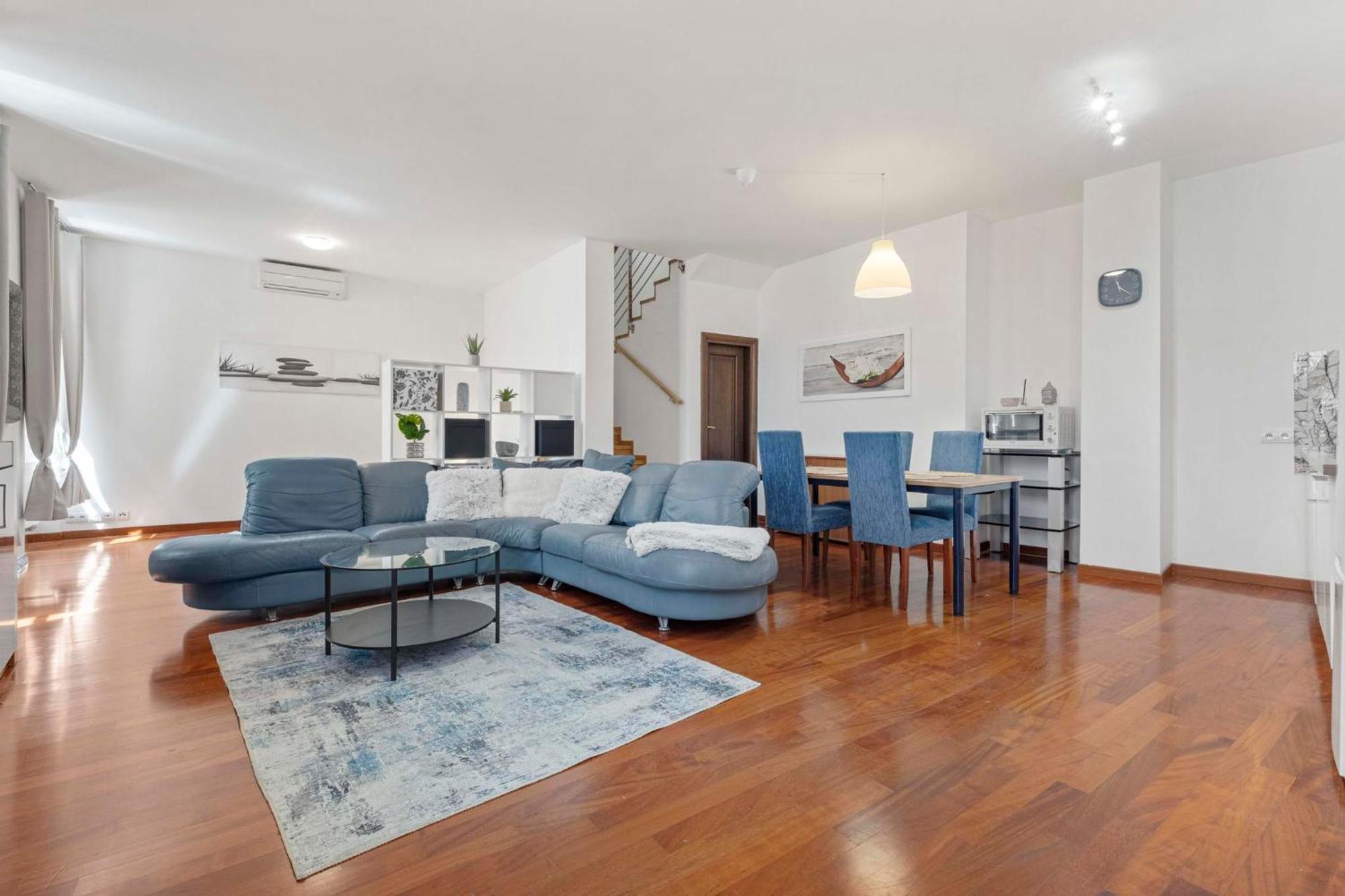 Charming Apartment In The Heart Of Bratislava Luaran gambar