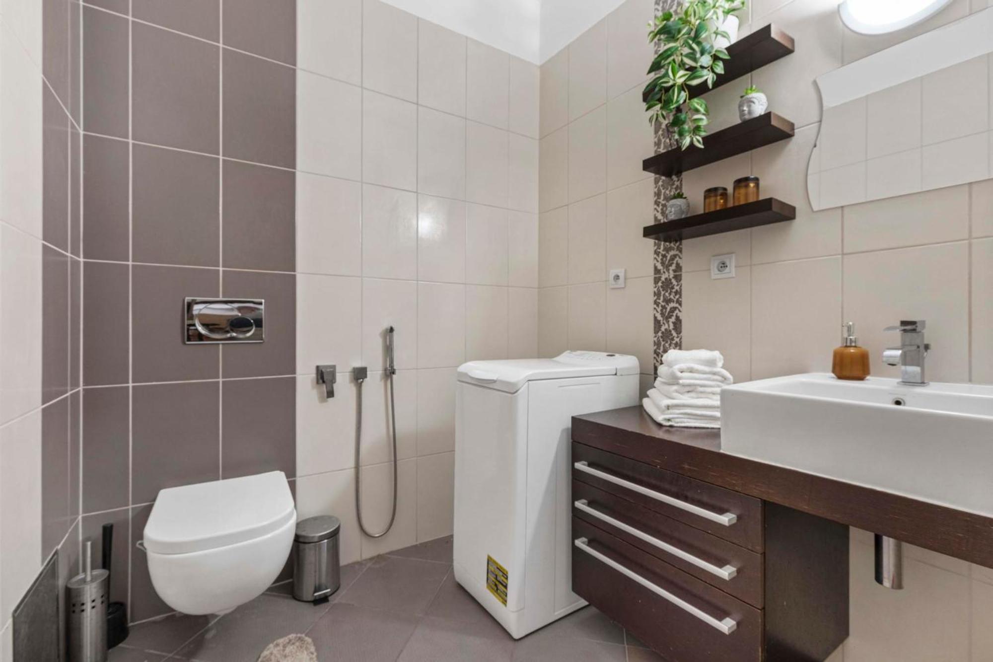 Charming Apartment In The Heart Of Bratislava Luaran gambar