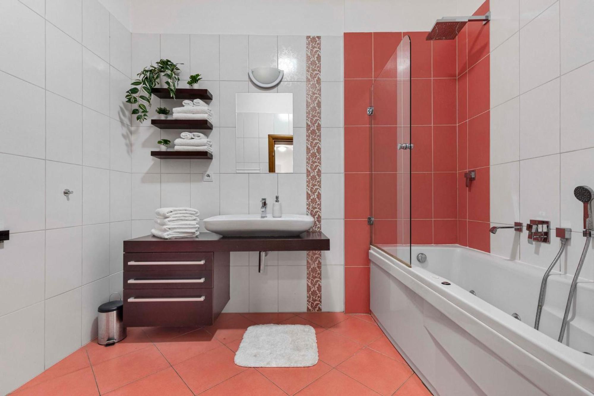 Charming Apartment In The Heart Of Bratislava Luaran gambar