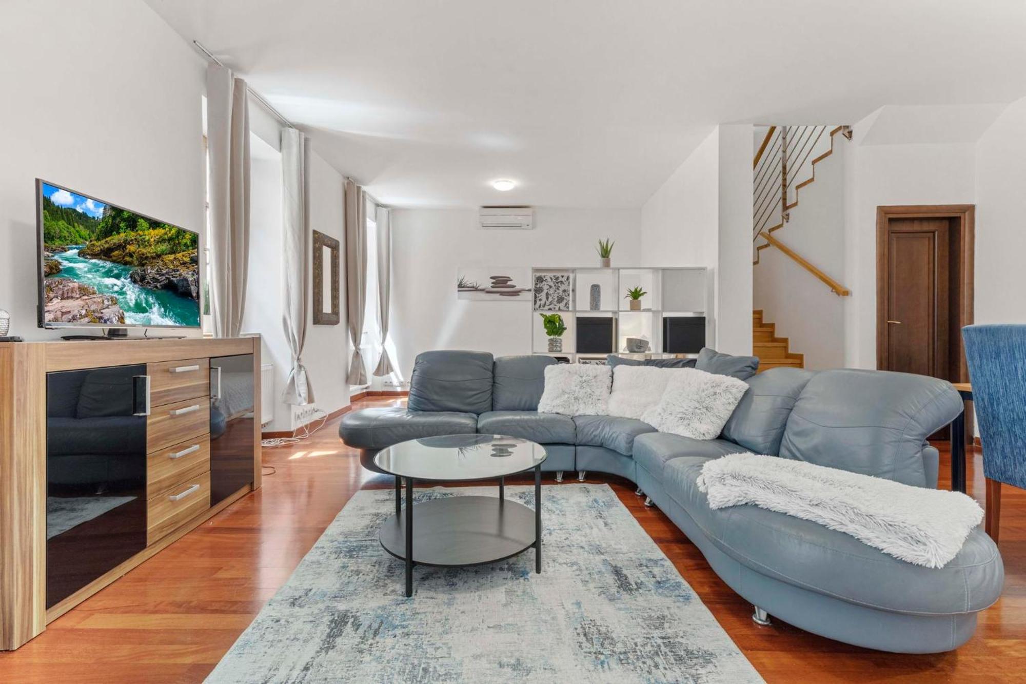 Charming Apartment In The Heart Of Bratislava Luaran gambar